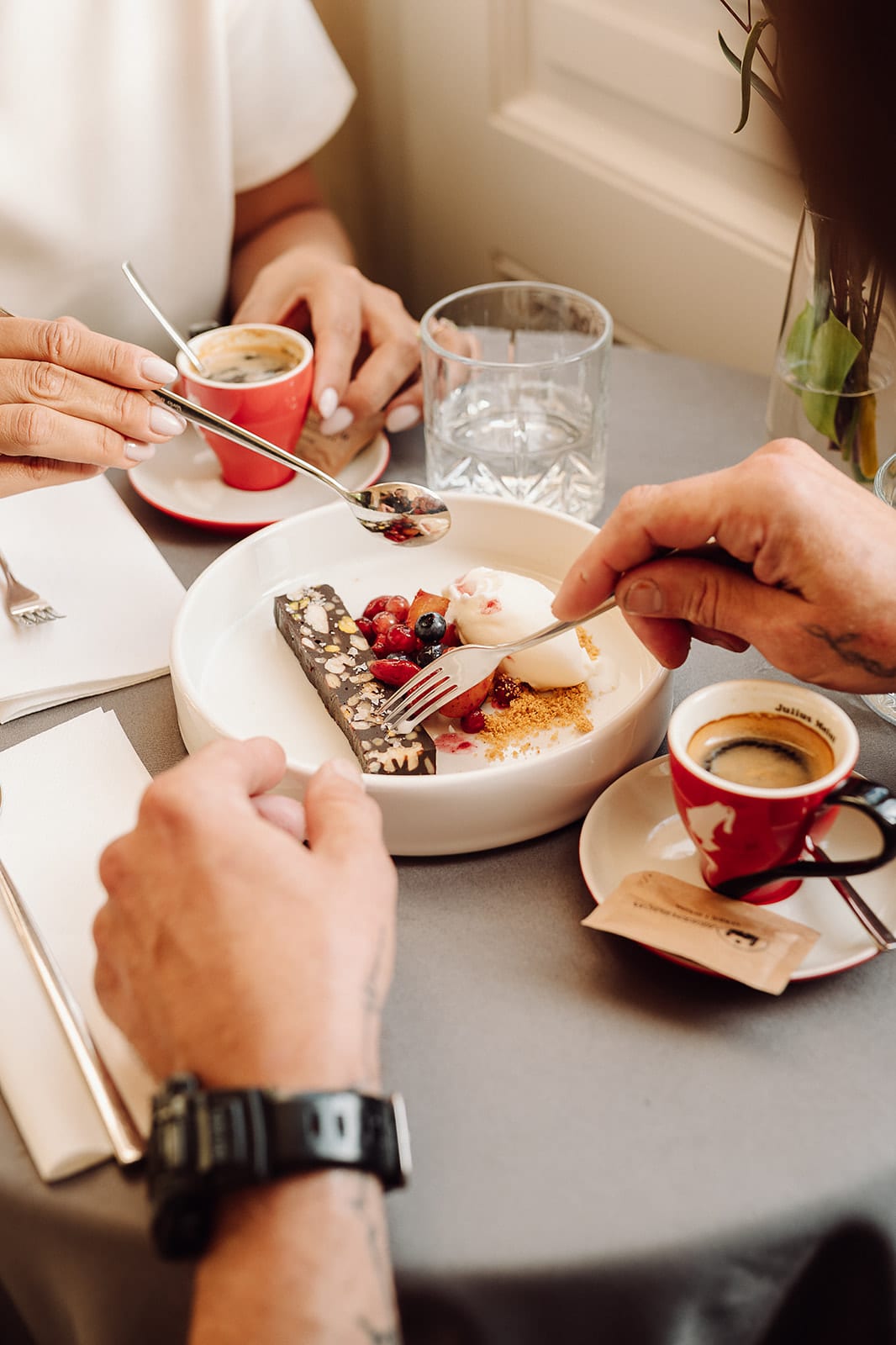Dzielony deser czekoladowy z kawą espresso